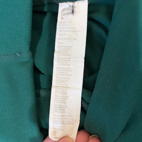 🎀 3/$20 Fabletics small green define powerhold high waisted 7/8 leggings - Picture 5 of 8